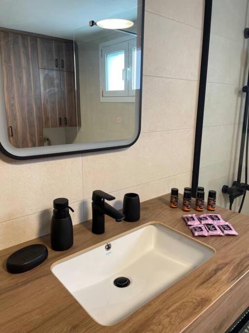 Villa Eftychia Serene Getaway With Hot Tub In A Quiet Location キサモス エクステリア 写真