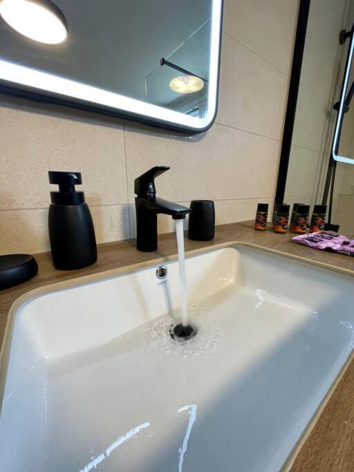 Villa Eftychia Serene Getaway With Hot Tub In A Quiet Location キサモス エクステリア 写真