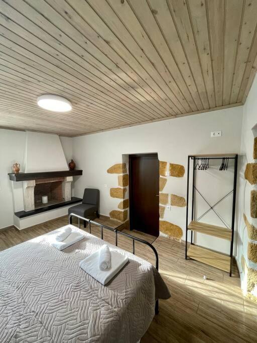 Villa Eftychia Serene Getaway With Hot Tub In A Quiet Location キサモス エクステリア 写真