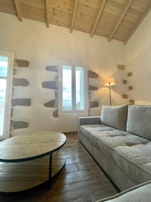 Villa Eftychia Serene Getaway With Hot Tub In A Quiet Location キサモス エクステリア 写真