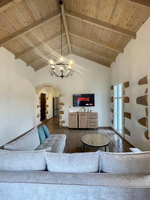 Villa Eftychia Serene Getaway With Hot Tub In A Quiet Location キサモス エクステリア 写真
