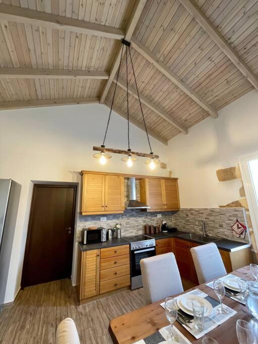 Villa Eftychia Serene Getaway With Hot Tub In A Quiet Location キサモス エクステリア 写真