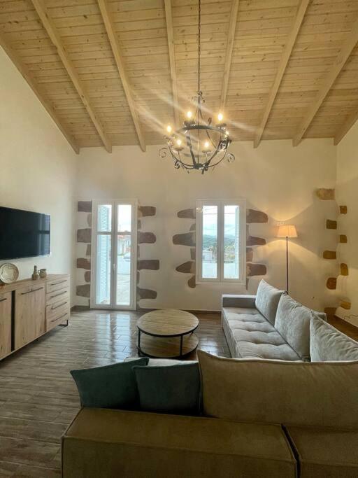 Villa Eftychia Serene Getaway With Hot Tub In A Quiet Location キサモス エクステリア 写真