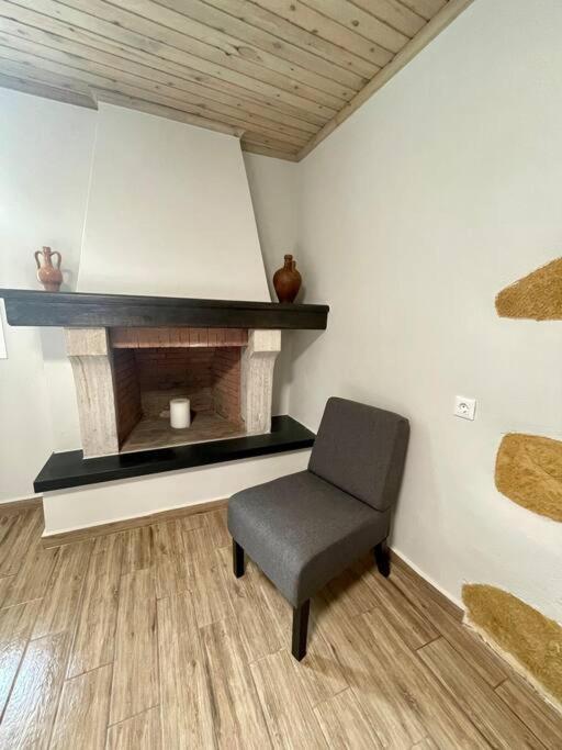 Villa Eftychia Serene Getaway With Hot Tub In A Quiet Location キサモス エクステリア 写真