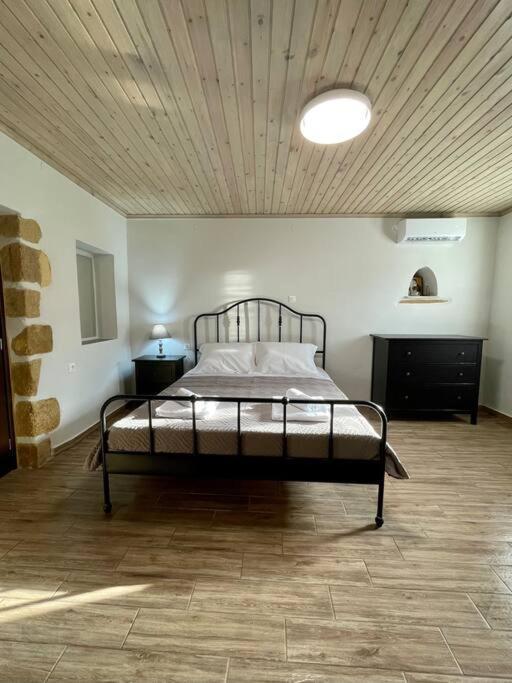 Villa Eftychia Serene Getaway With Hot Tub In A Quiet Location キサモス エクステリア 写真